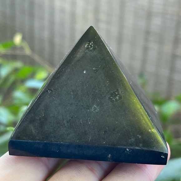 Genuine black tourmaline PROTECTION pyramids - Picture 4 of 4